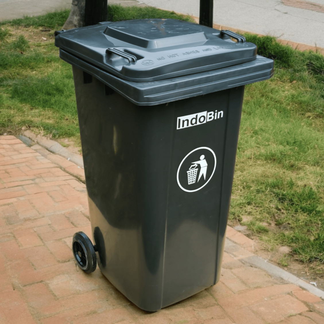 TEMPAT SAMPAH PLASTIK BESAR 240 LITER INDOBIN TIPE B240P: Solusi Tempat Sampah HDPE Berkualitas untuk Kebutuhan Industri, Komersial, dan Fasilitas Umum